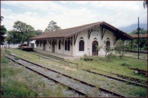 estacao de trem - vampiro a mascara